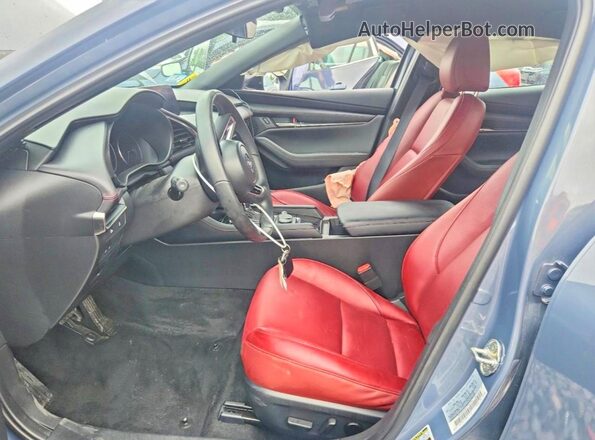 JM1BPBLM5R1708136 2024 MAZDA 3 Gray Front interior view