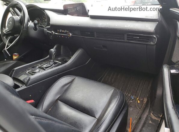 JM1BPBML9M1402216 2021 MAZDA 3 White Առջևի վահանակի տեսք