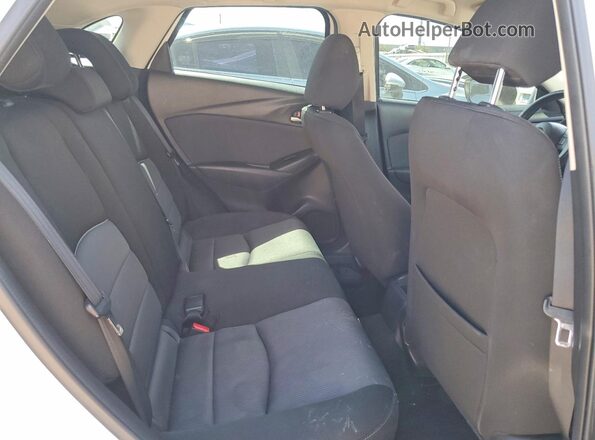 JM1DKBB78G0108488 2016 MAZDA CX-3 White Vista de los asientos traseros