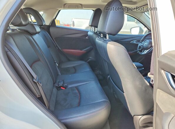 JM1DKBD72G0117572 2016 MAZDA CX-3 White Widok tylnych siedzeń