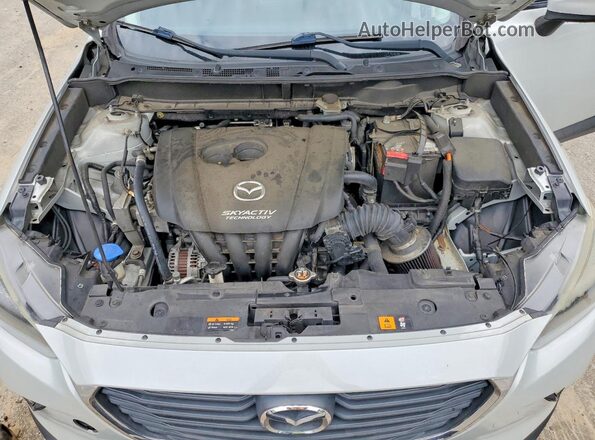 JM1DKDB72H0150233 2017 MAZDA CX-3 Silver Widok wnętrza z tyłu