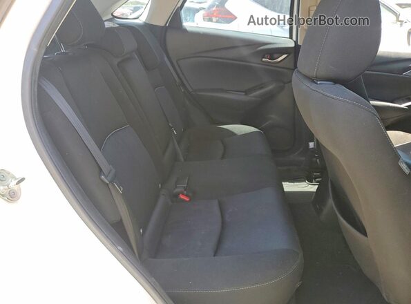 JM1DKDB77L1470506 2020 MAZDA CX-3 White Vista de los asientos traseros