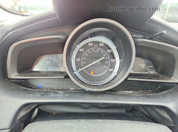 JM1DKDC75G0130877 2016 MAZDA CX-3 Red Vista del cuadro de instrumentos