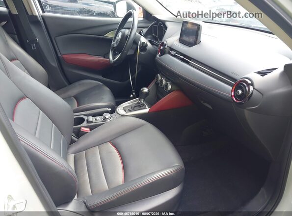 JM1DKDC76J0321702 2018 MAZDA CX-3 White Front interior view