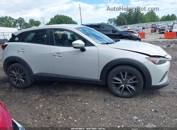 JM1DKDC76J0321702 2018 MAZDA CX-3 White Rear interior view