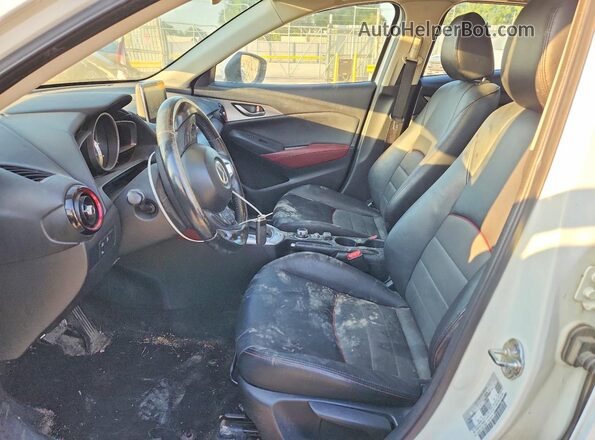 JM1DKFC78G0135521 2016 MAZDA CX-3 Белый Вид салона спереди