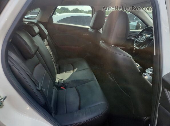 JM1DKFC78J0311989 2018 MAZDA CX-3 Белый Вид задней части салона