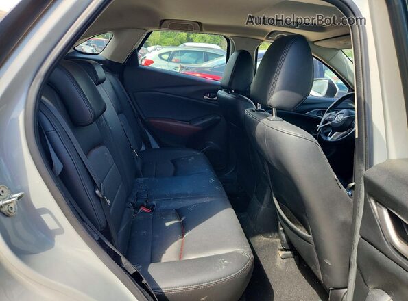 JM1DKFC79G0131140 2016 MAZDA CX-3 White Rear interior view