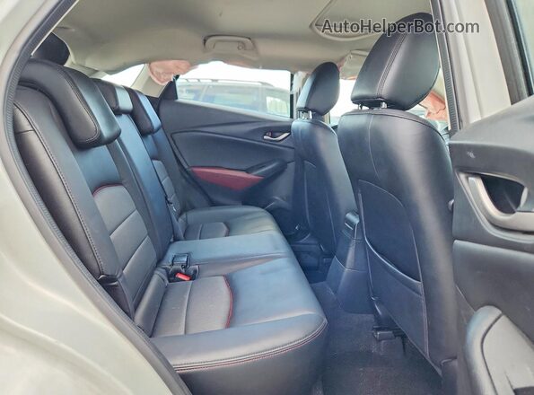 JM1DKFC79H0176192 2017 MAZDA CX-3 Серый Вид задней части салона