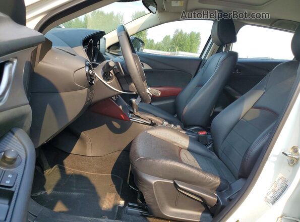 JM1DKFD79J0318688 2018 MAZDA CX-3 White Widok wnętrza z przodu