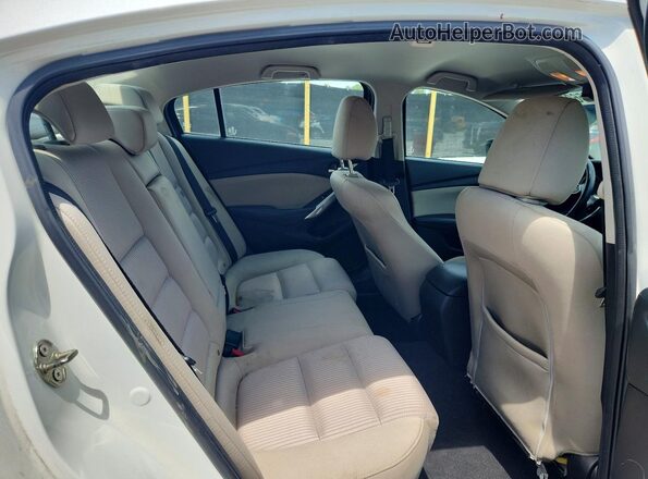 JM1GL1U56H1125382 2017 MAZDA 6 White Հետևի նստատեղերի տեսք