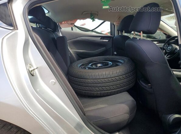 JM1GL1UM8J1319005 2018 MAZDA 6 Silver Rear seats view