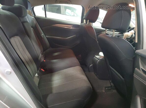 JM1GL1UMXJ1320561 2018 MAZDA 6 Silver Rear seats view
