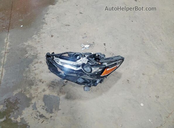 JM1GL1UMXJ1320561 2018 MAZDA 6 Silver Engine compartment view