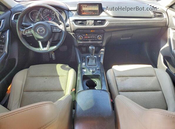 JM1GL1V52H1121912 2017 MAZDA 6 Red Vista del salpicadero