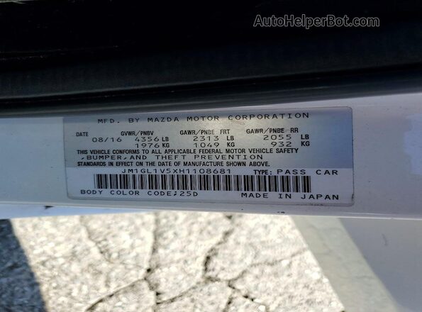 JM1GL1V5XH1108681 2017 MAZDA 6 White Vista del compartimento del motor