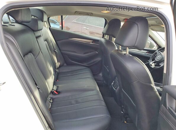 JM1GL1VMXJ1329386 2018 MAZDA 6 White Rear seats view