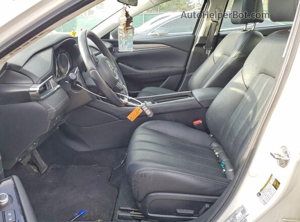 JM1GL1VMXJ1329386 2018 MAZDA 6 White Front interior view