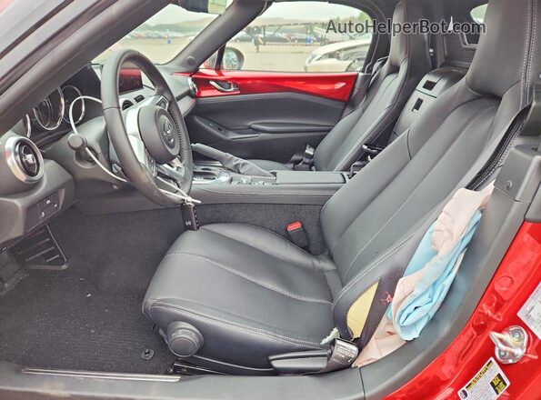 JM1NDAD78S0650981 2025 MAZDA MX-5 Red წინა სალონის ხედი