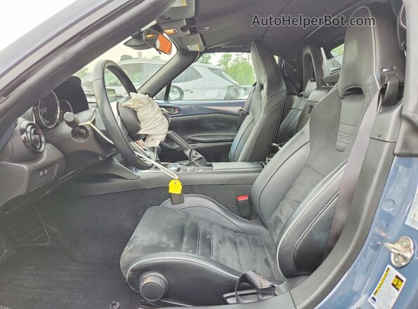 JM1NDAL73L0418551 2020 MAZDA MX-5 Gray Front interior view