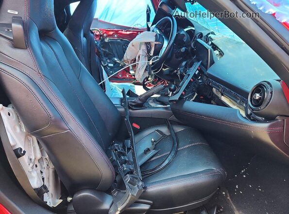 JM1NDAM70H0106757 2017 MAZDA MX-5 Красный Вид салона спереди