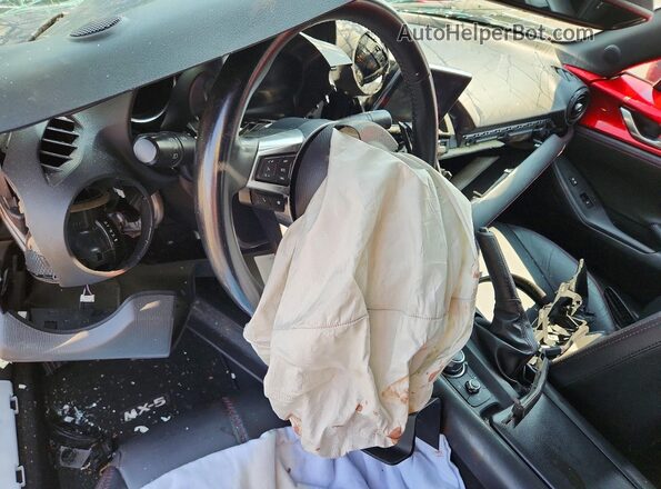 JM1NDAM70H0106757 2017 MAZDA MX-5 Красный Вид панели приборов