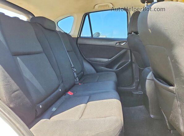 JM3KE2BY1G0883701 2016 MAZDA CX-5 White Vista interior trasera