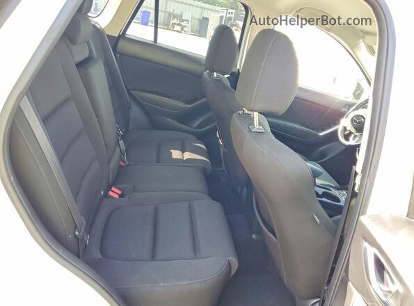JM3KE2CY3G0912453 2016 MAZDA CX-5 White Rear interior view