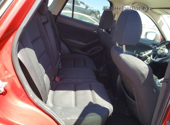 JM3KE2CY4G0778827 2016 MAZDA CX-5 Red Widok wnętrza z tyłu