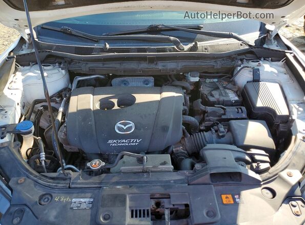 JM3KE2CY6G0797895 2016 MAZDA CX-5 White Vista del compartimento del motor