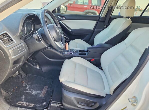 JM3KE2DY5G0910914 2016 MAZDA CX-5 White Front interior view