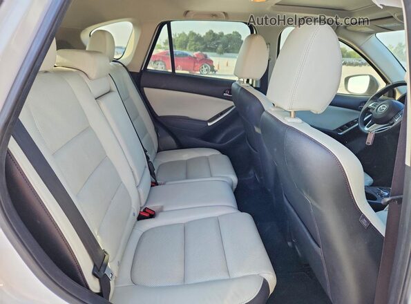 JM3KE2DY5G0910914 2016 MAZDA CX-5 White Rear seats view
