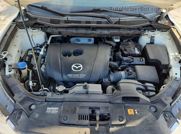 JM3KE2DY5G0910914 2016 MAZDA CX-5 White Rear interior view