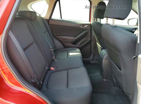 JM3KE4BY0G0793533 2016 MAZDA CX-5 Red Widok wnętrza z tyłu
