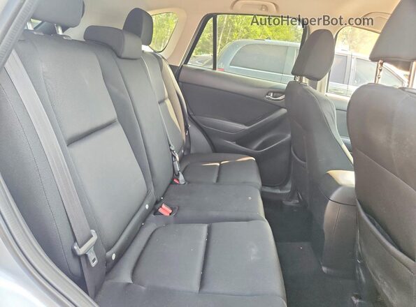 JM3KE4BYXG0801072 2016 MAZDA CX-5 Серебряный Вид задней части салона