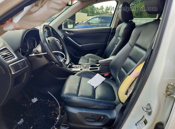 JM3KE4DY5G0669223 2016 MAZDA CX-5 White Front interior view