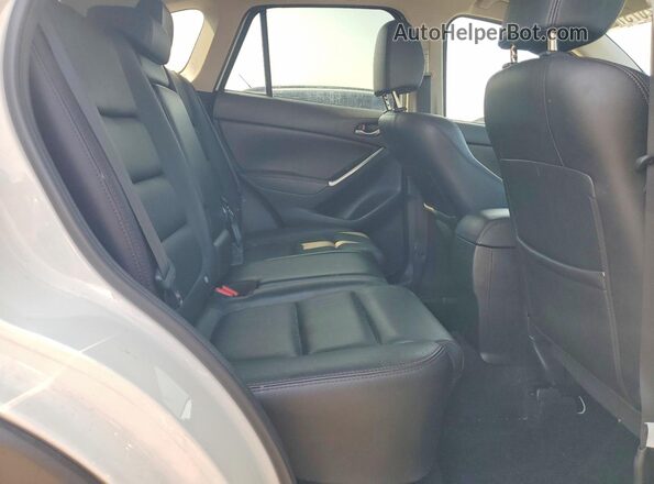 JM3KE4DY6G0705632 2016 MAZDA CX-5 Белый Вид задней части салона