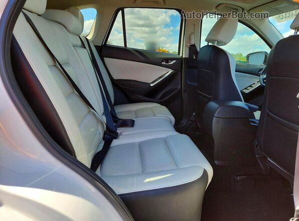 JM3KE4DY9G0843097 2016 MAZDA CX-5 White Widok wnętrza z tyłu