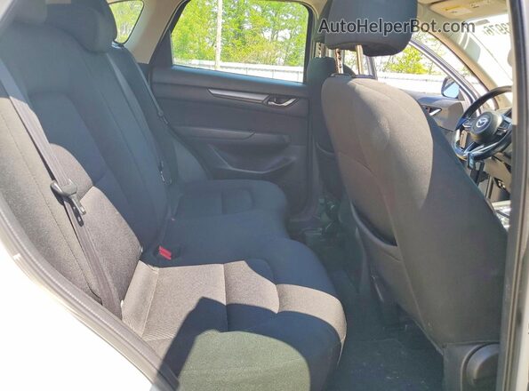 JM3KFABM2K1657111 2019 MAZDA CX-5 White Вид задньої частини салону