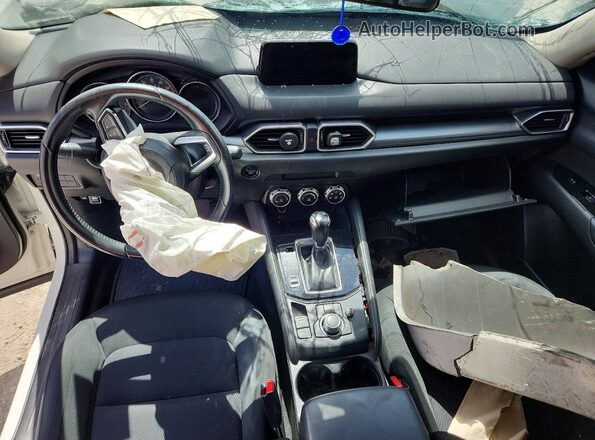 JM3KFABM9J1454988 2018 MAZDA CX-5 White Vista del salpicadero