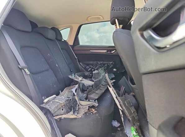 JM3KFABM9J1454988 2018 MAZDA CX-5 White Vista interior trasera