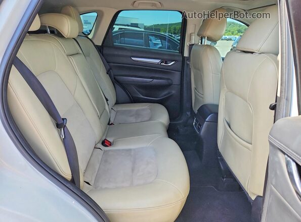 JM3KFACL5H0185930 2017 MAZDA CX-5 White Вид задньої частини салону