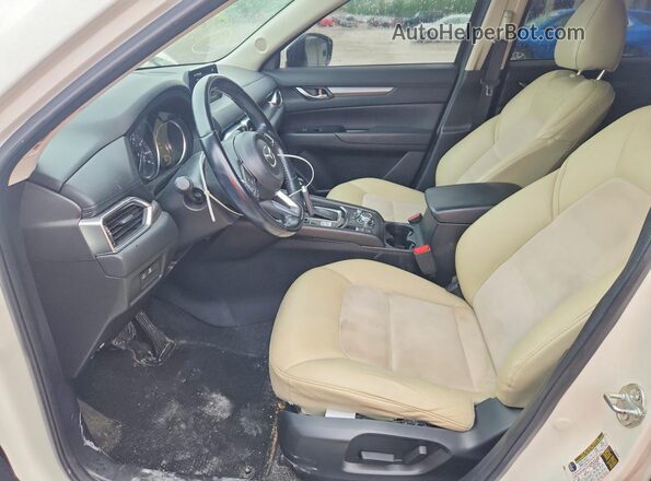 JM3KFACM4J1373721 2018 MAZDA CX-5 White Вид салону спереду