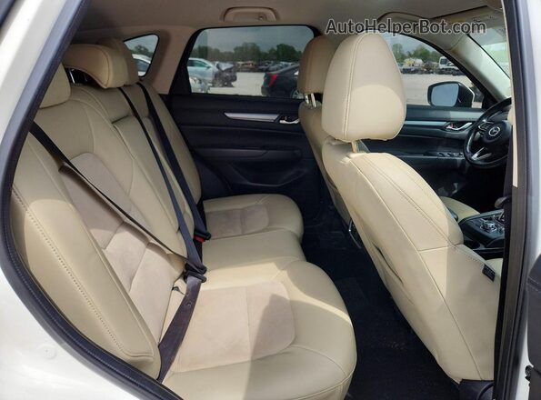 JM3KFACM4J1373721 2018 MAZDA CX-5 White Вид задньої частини салону
