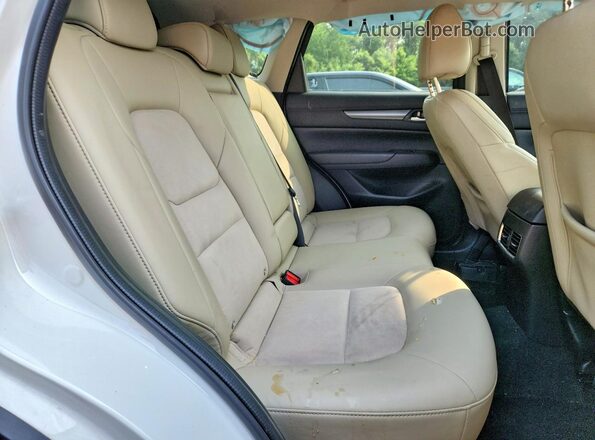 JM3KFACM4K1607180 2019 MAZDA CX-5 White Вид задньої частини салону