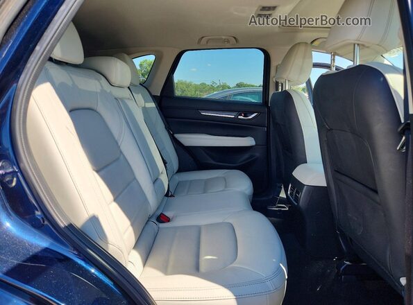JM3KFADM2J0466564 2018 MAZDA CX-5 Blue Widok wnętrza z tyłu