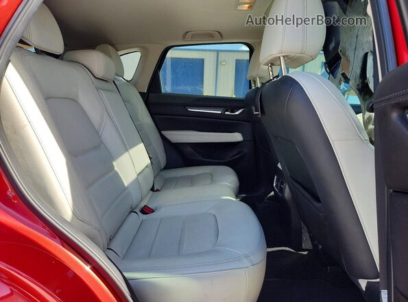 JM3KFADM2L0802345 2020 MAZDA CX-5 Red Widok wnętrza z tyłu