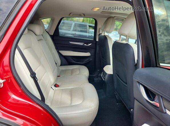 JM3KFADM9J0340704 2018 MAZDA CX-5 Red Widok wnętrza z tyłu