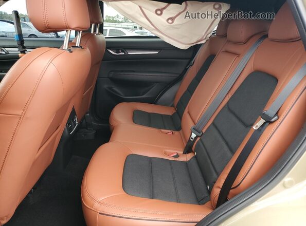 JM3KFBAY5R0413821 2024 MAZDA CX-5 Tan Սալոնի հետևի տեսք