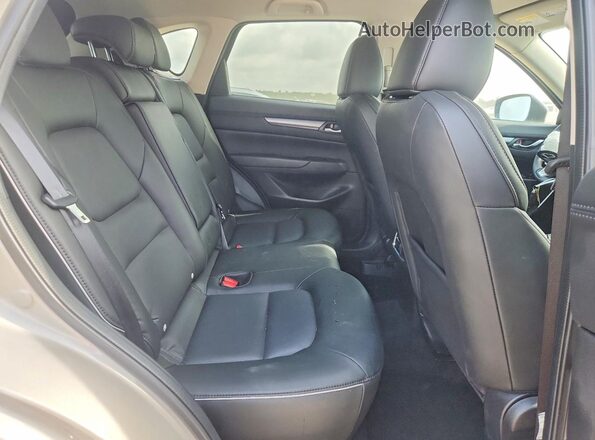 JM3KFBBL4R0487170 2024 MAZDA CX-5 Silver Widok wnętrza z tyłu